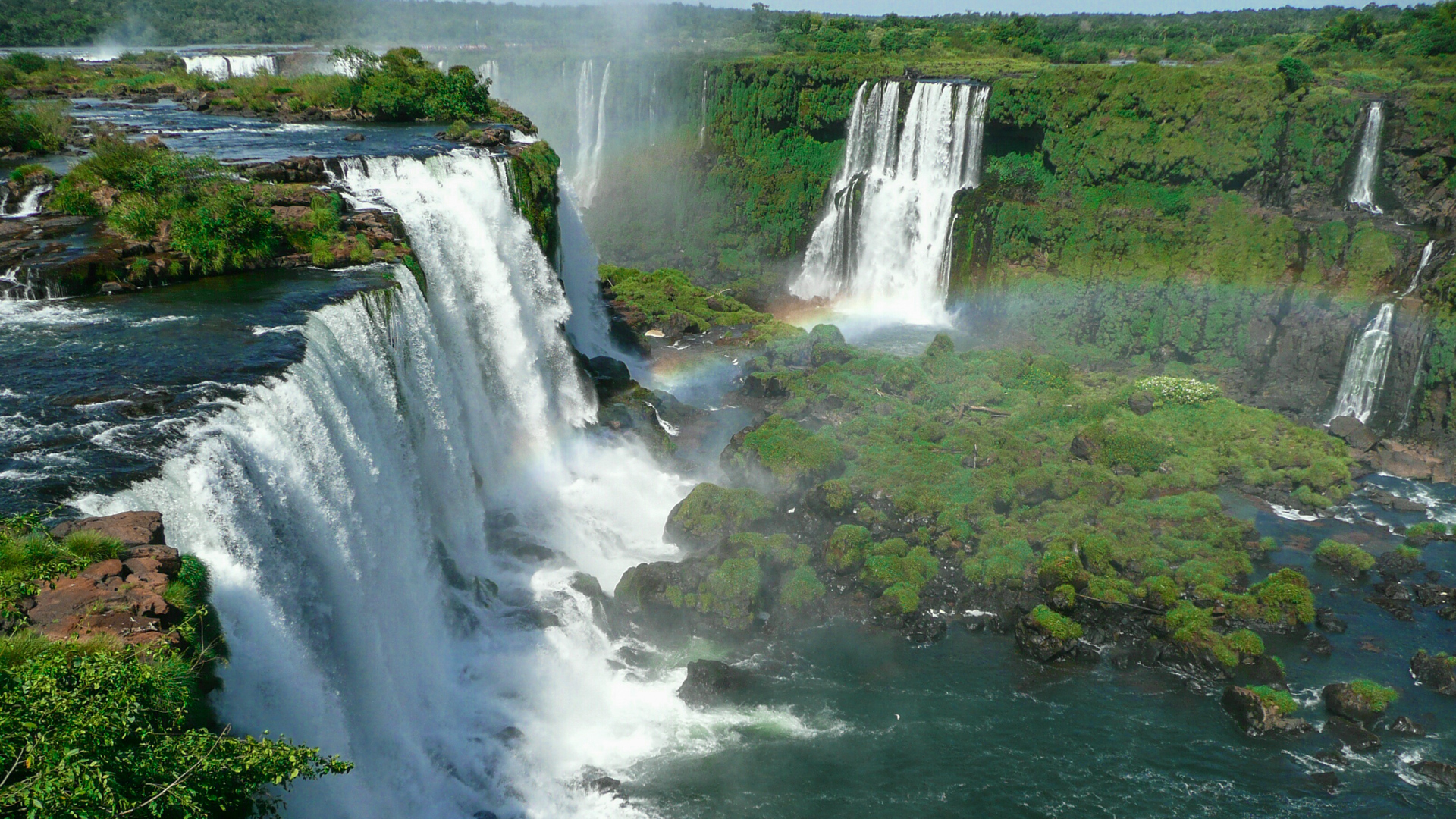 A thundering falls spectacle of Foz do Iguaçu